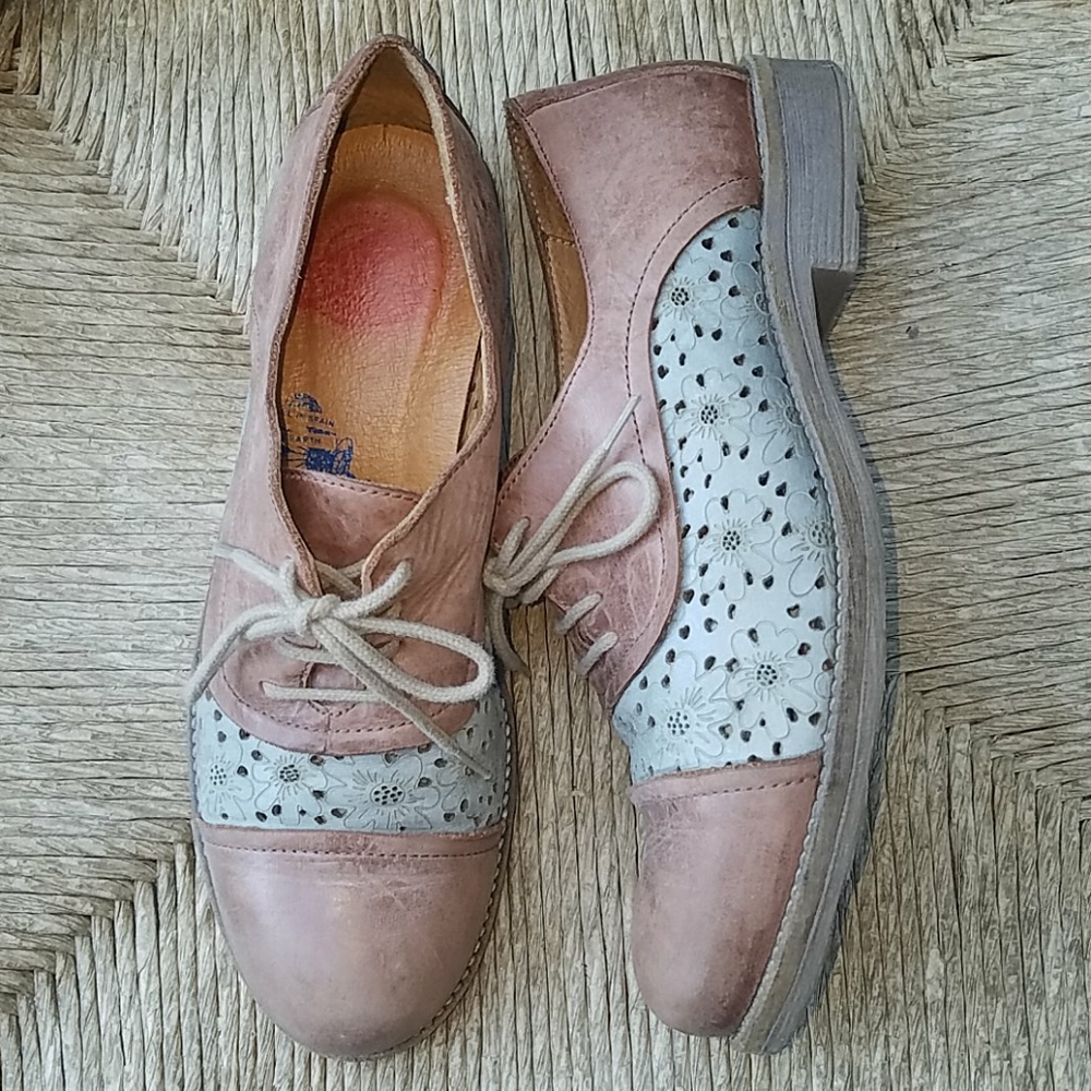 BRAKO Oxford Leather Lace Shoe Lazer cut Flowers